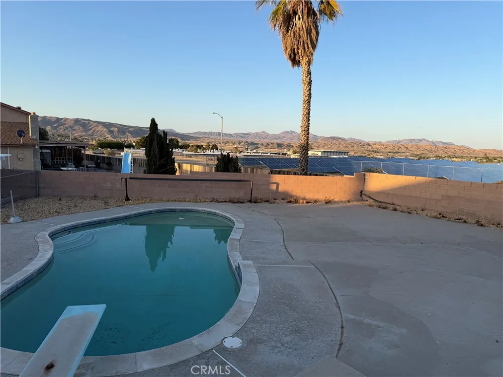 941 Senita Barstow, CA 92311
