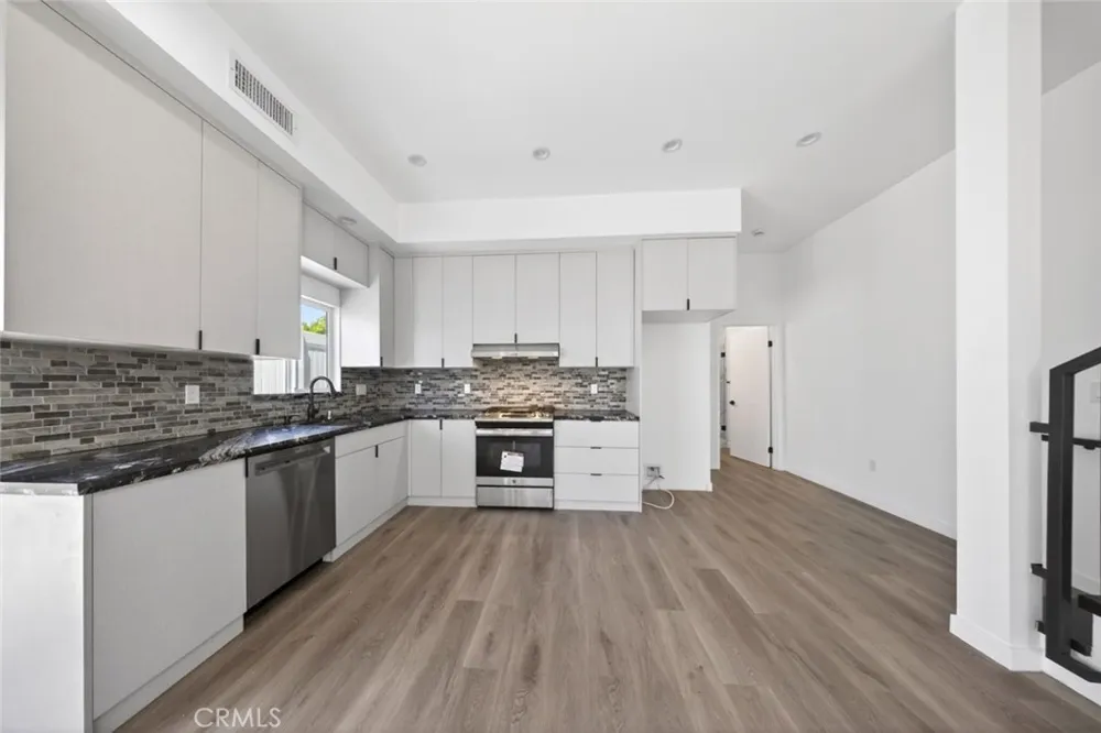 14827 Dearborn Street Panorama City, CA 91402