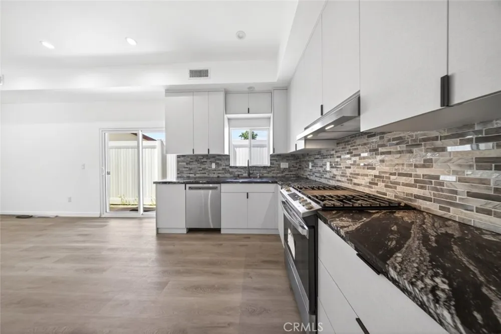 14827 Dearborn Street Panorama City, CA 91402