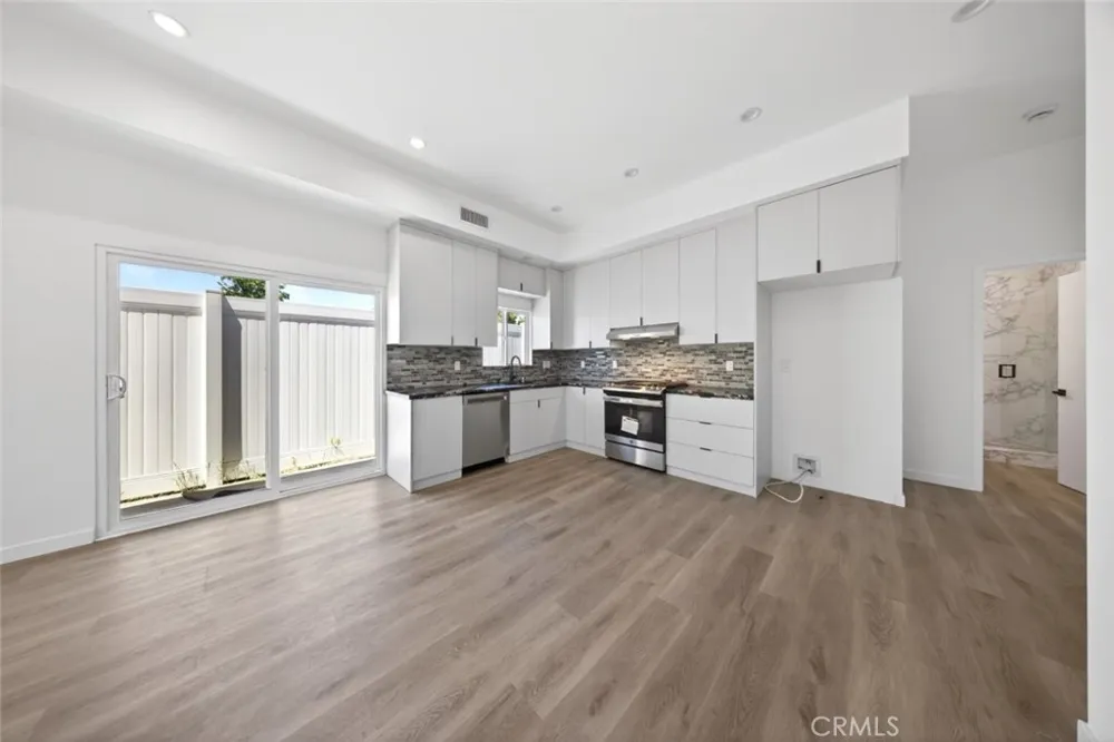 14827 Dearborn Street Panorama City, CA 91402