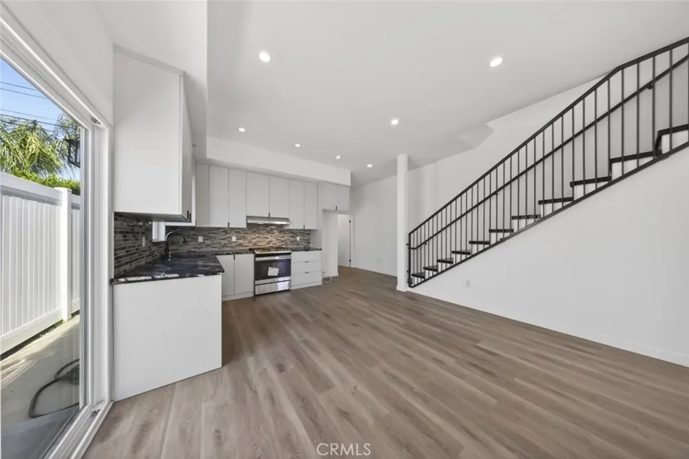 14827 Dearborn Street Panorama City, CA 91402