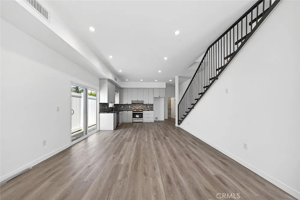 14827 Dearborn Street Panorama City, CA 91402