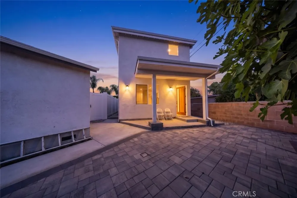 14827 Dearborn Street Panorama City, CA 91402