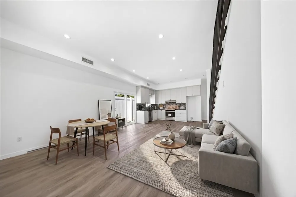 14827 Dearborn Street Panorama City, CA 91402