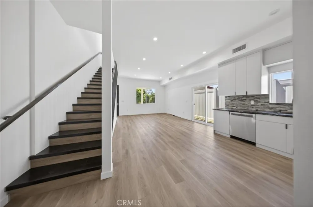 14827 Dearborn Street Panorama City, CA 91402