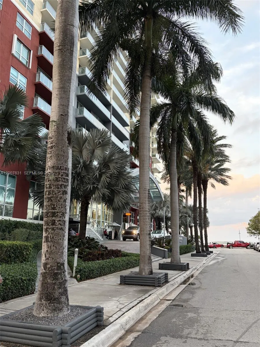 1155 Brickell Bay Dr #1201 Miami, FL 33131