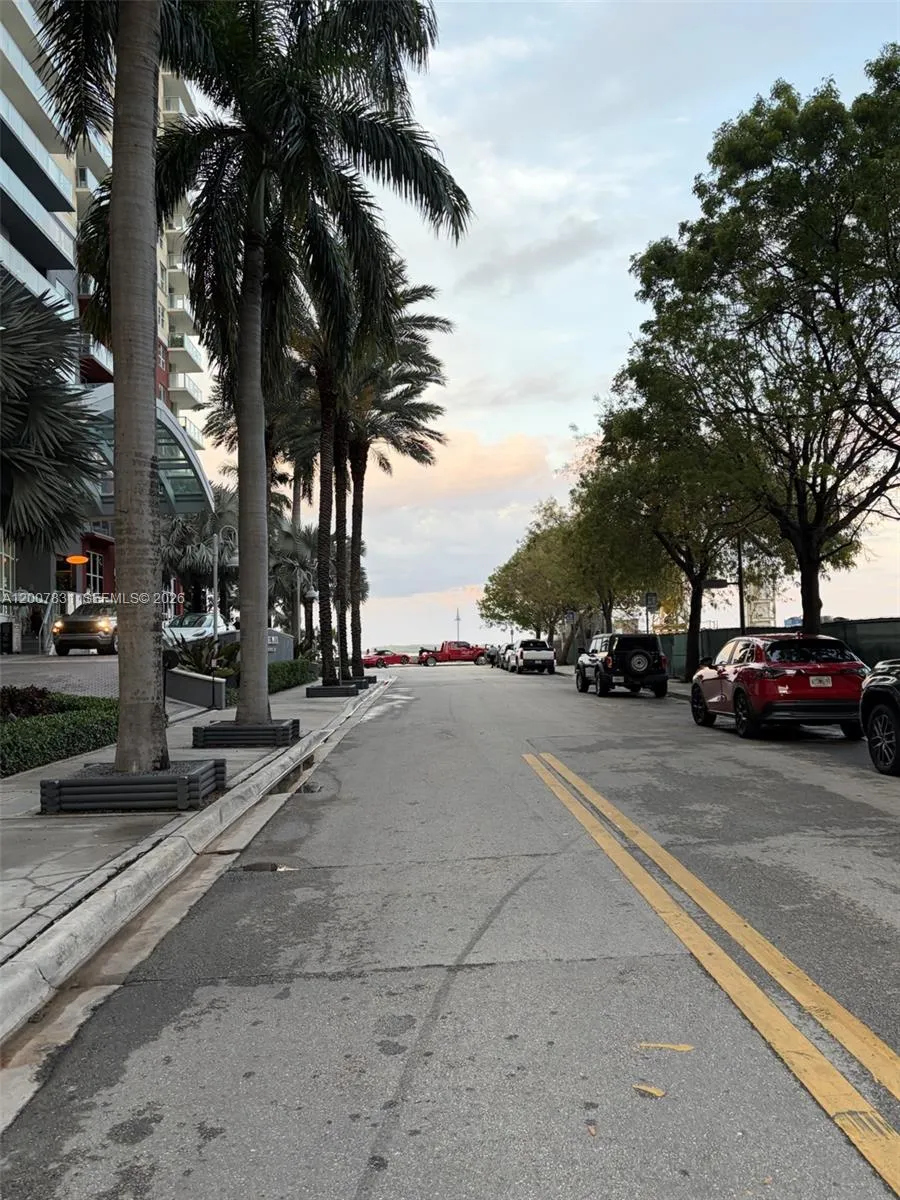 1155 Brickell Bay Dr #1201 Miami, FL 33131