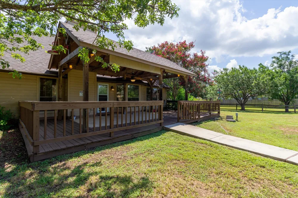 53 Tinas Trail Martindale, TX 78655