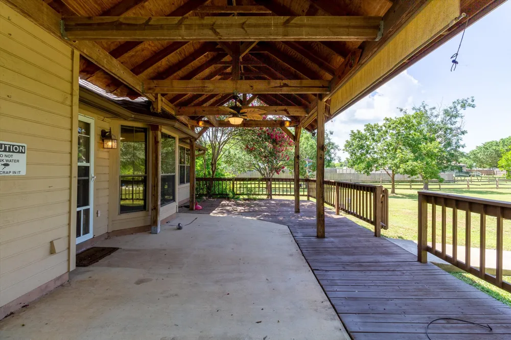 53 Tinas Trail Martindale, TX 78655