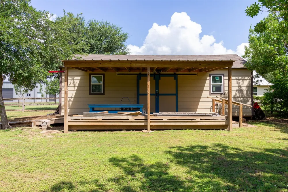 53 Tinas Trail Martindale, TX 78655