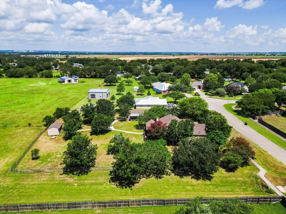 53 Tinas Trail Martindale, TX 78655