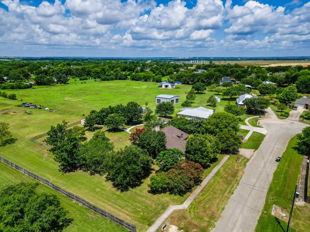 53 Tinas Trail Martindale, TX 78655