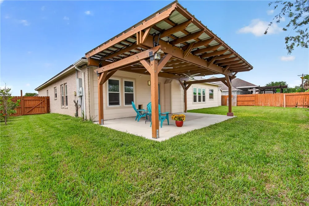 1806 Margaret Kingsville, TX 78363