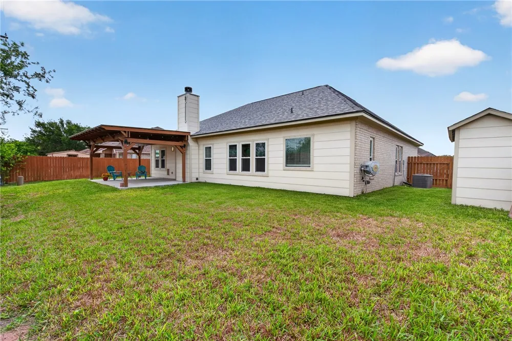 1806 Margaret Kingsville, TX 78363