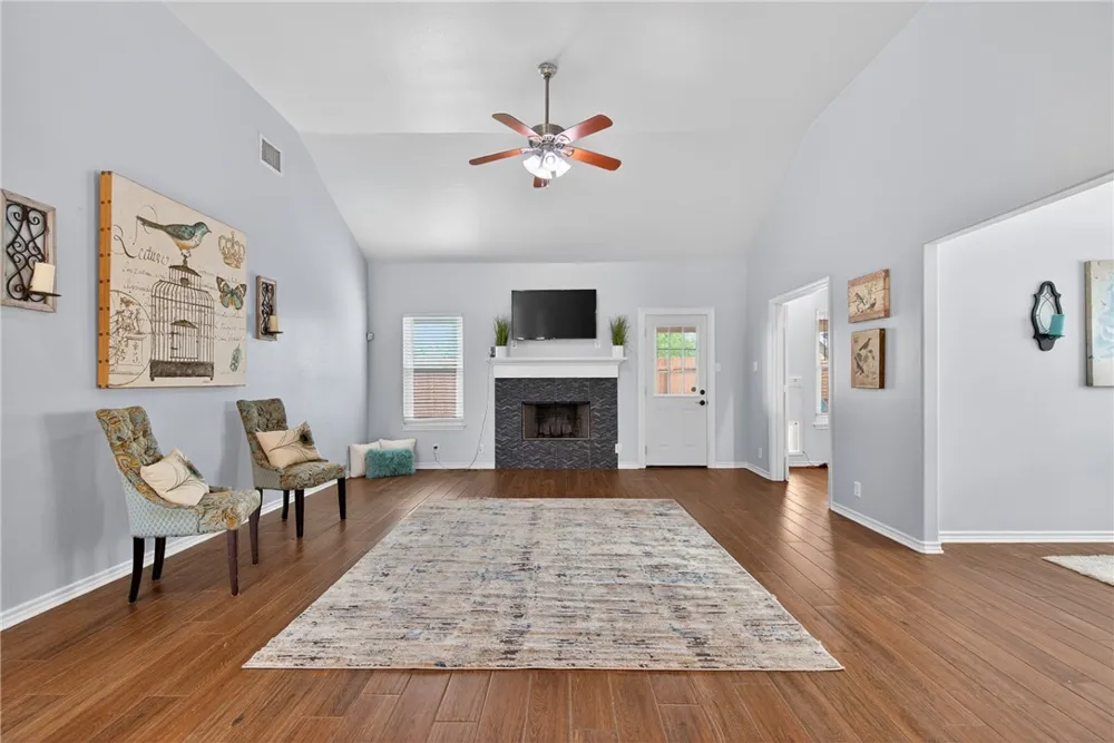 1806 Margaret Kingsville, TX 78363