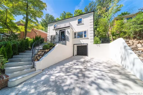 8632 Midland Parkway