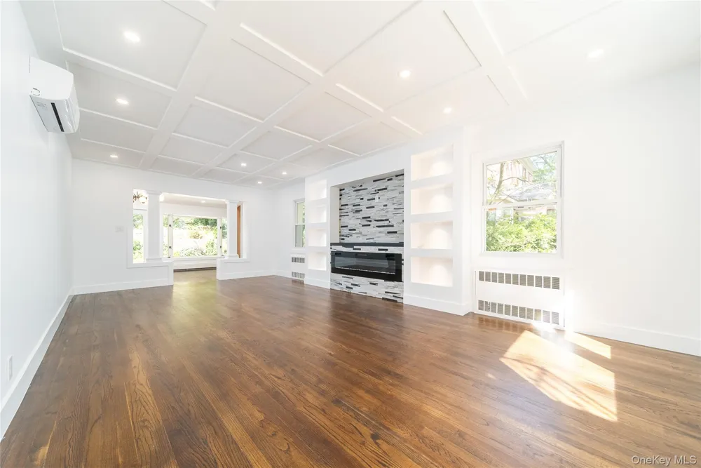 8632 Midland Parkway Jamaica Estates, NY 11432
