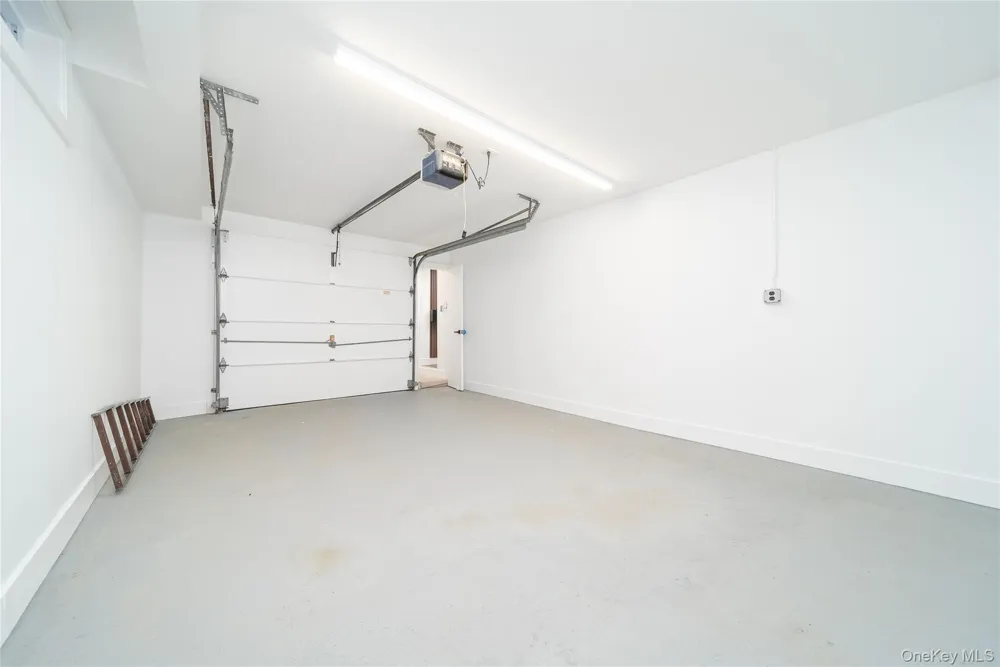8632 Midland Parkway Jamaica Estates, NY 11432