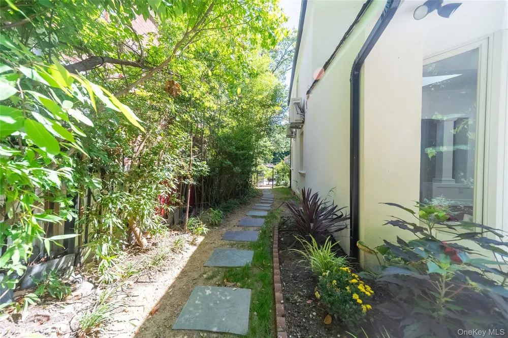 8632 Midland Parkway Jamaica Estates, NY 11432