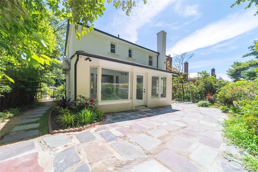 8632 Midland Parkway Jamaica Estates, NY 11432