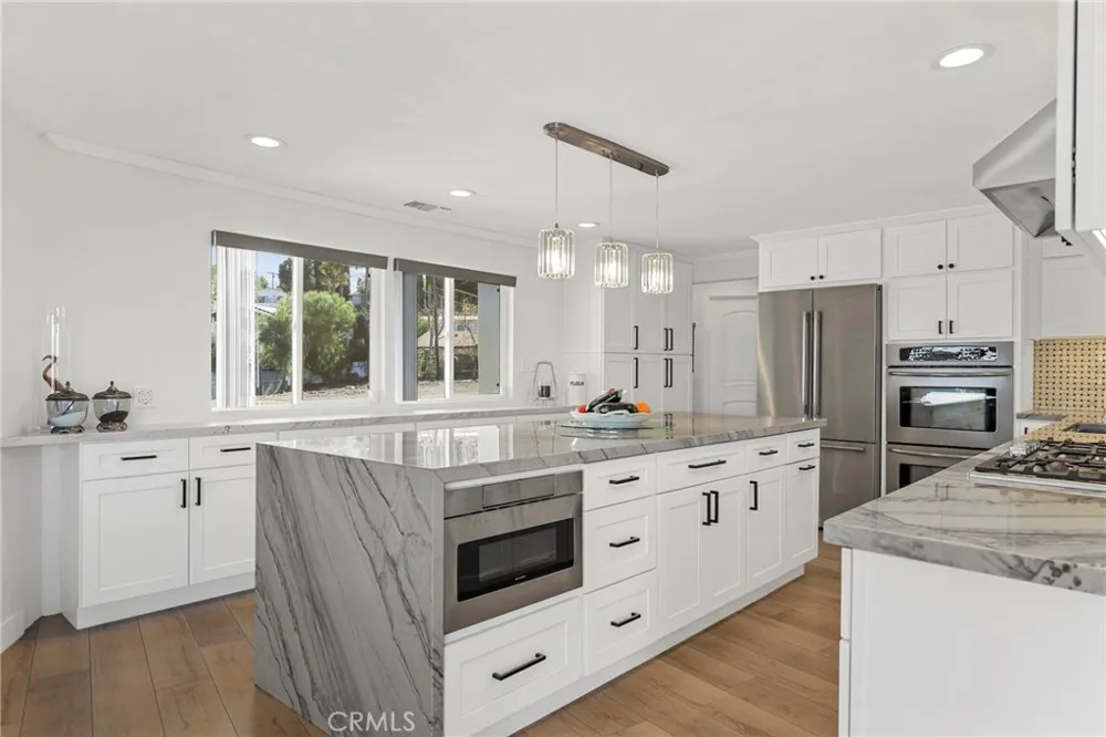 5164 Faris Lane Woodland Hills, CA 91364