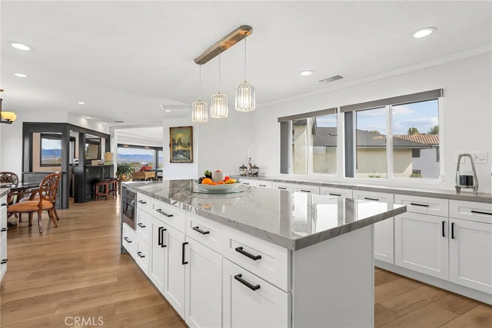 5164 Faris Lane Woodland Hills, CA 91364