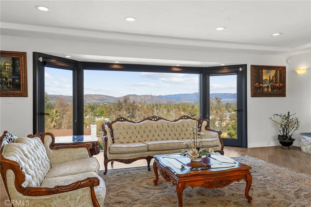 5164 Faris Lane Woodland Hills, CA 91364