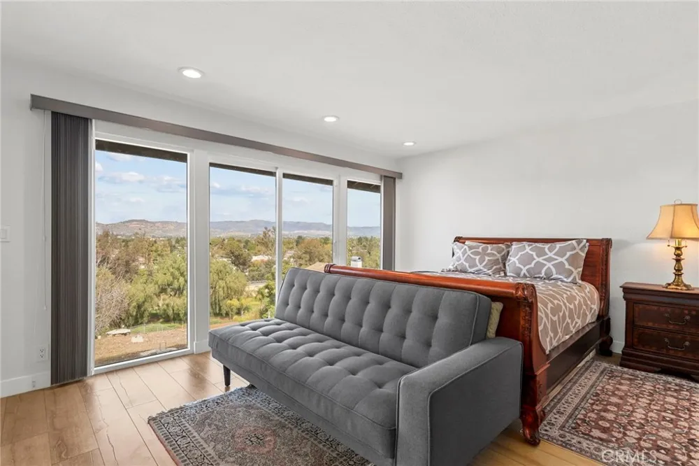 5164 Faris Lane Woodland Hills, CA 91364