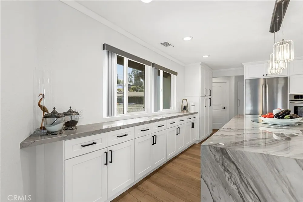 5164 Faris Lane Woodland Hills, CA 91364