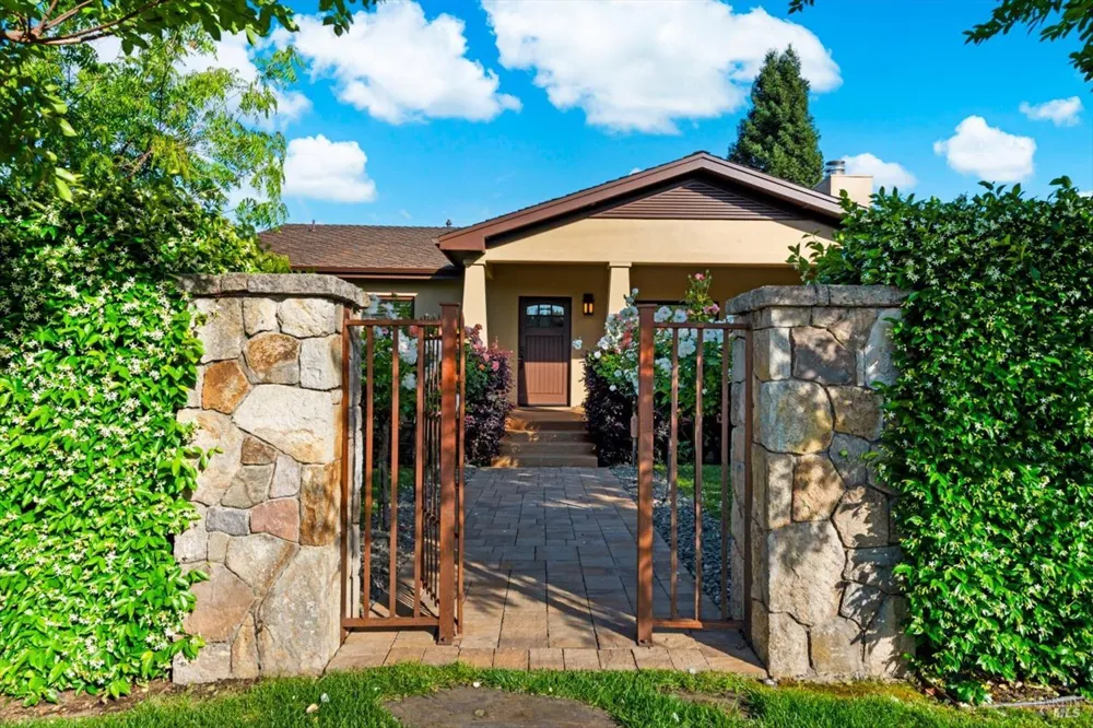 977 Pratt Avenue St. Helena, CA 94574