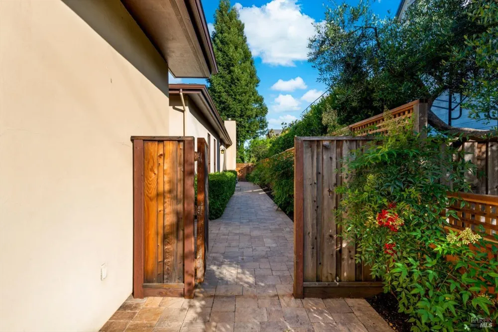 977 Pratt Avenue St. Helena, CA 94574