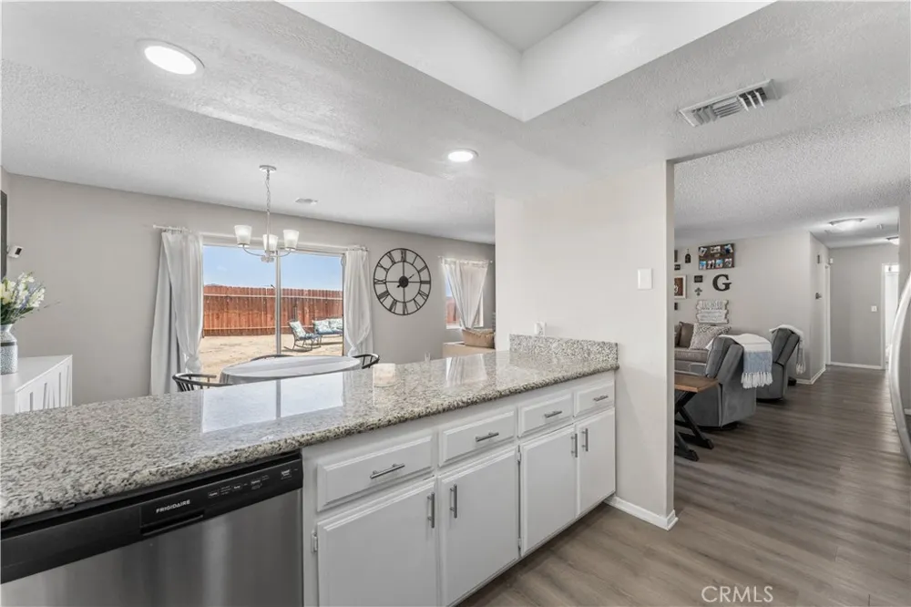 3472 Roxbury Rosamond, CA 93560