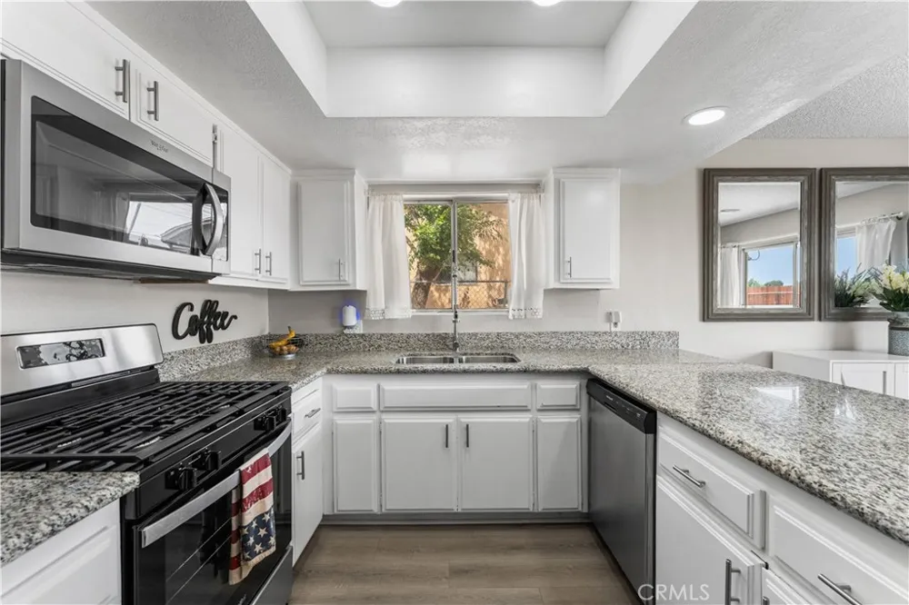 3472 Roxbury Rosamond, CA 93560