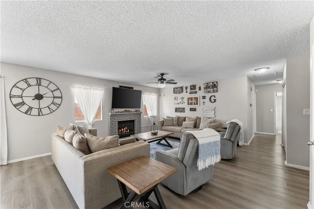 3472 Roxbury Rosamond, CA 93560