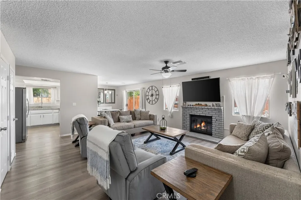 3472 Roxbury Rosamond, CA 93560