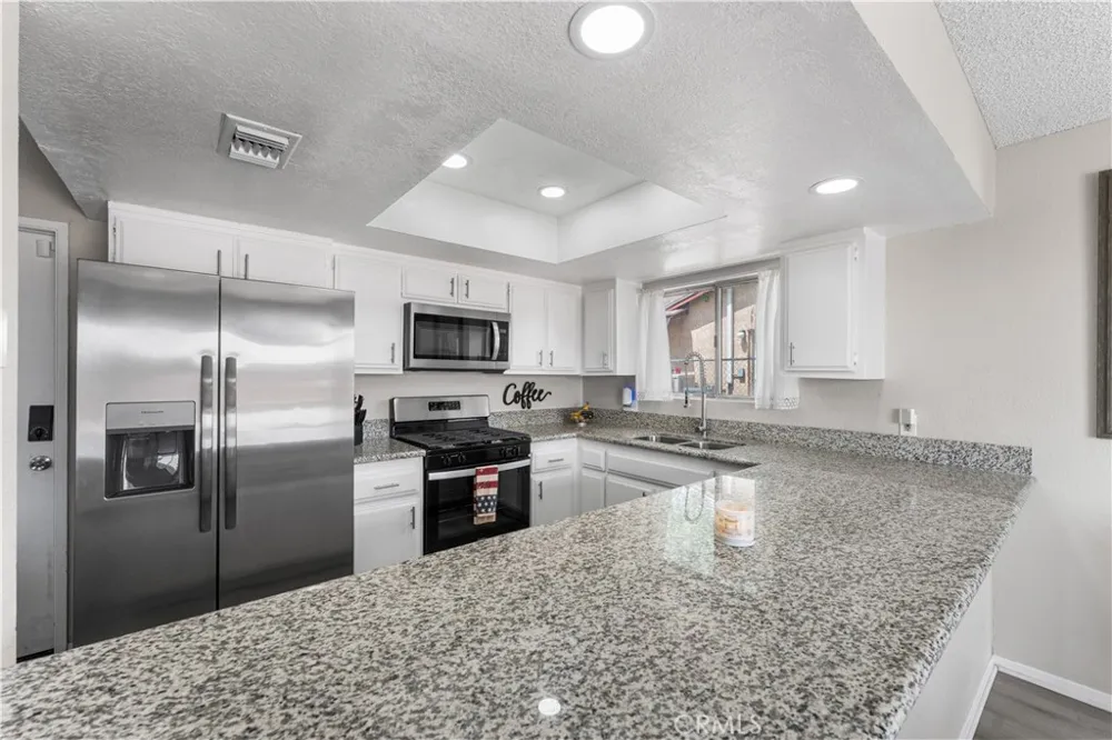 3472 Roxbury Rosamond, CA 93560