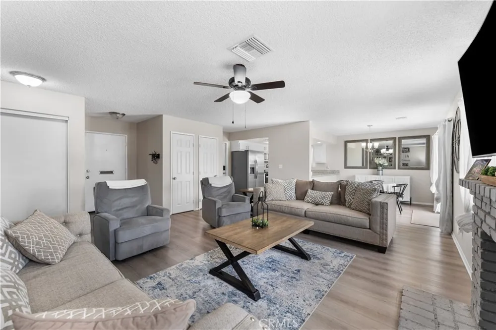 3472 Roxbury Rosamond, CA 93560