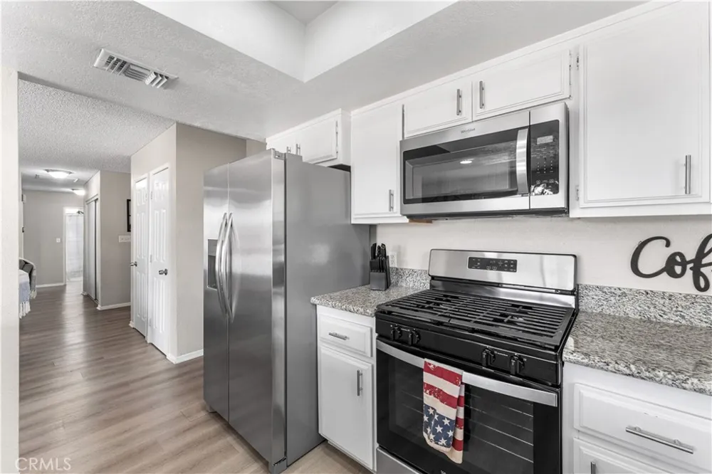 3472 Roxbury Rosamond, CA 93560