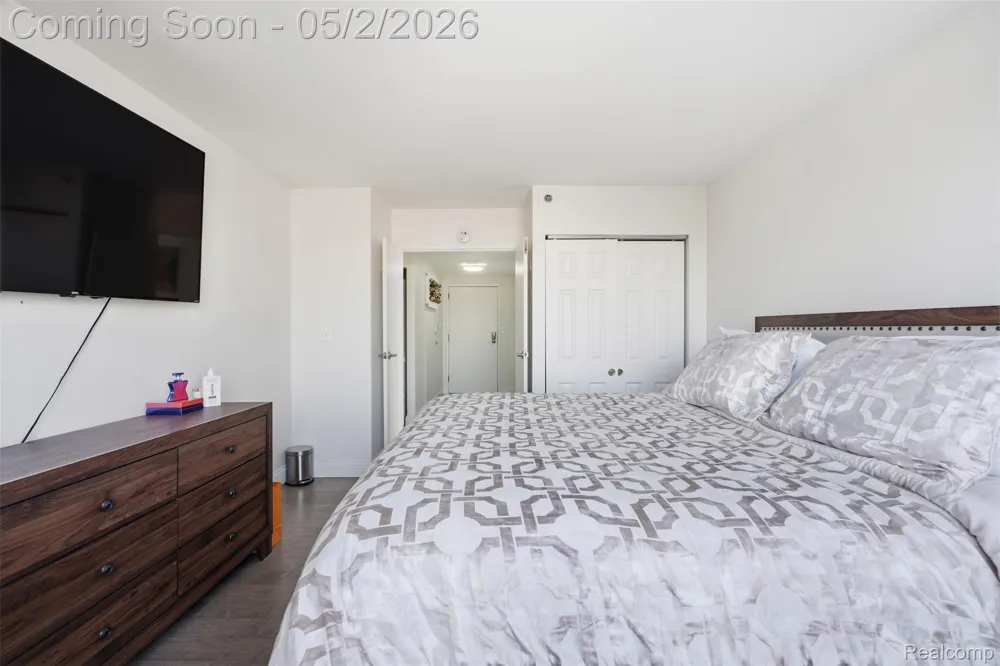 250 E Harbortown Drive #404 Detroit City, MI 48207