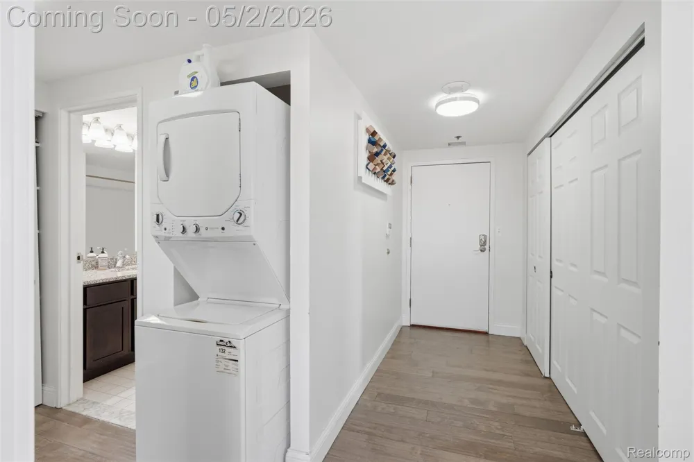 250 E Harbortown Drive #404 Detroit City, MI 48207