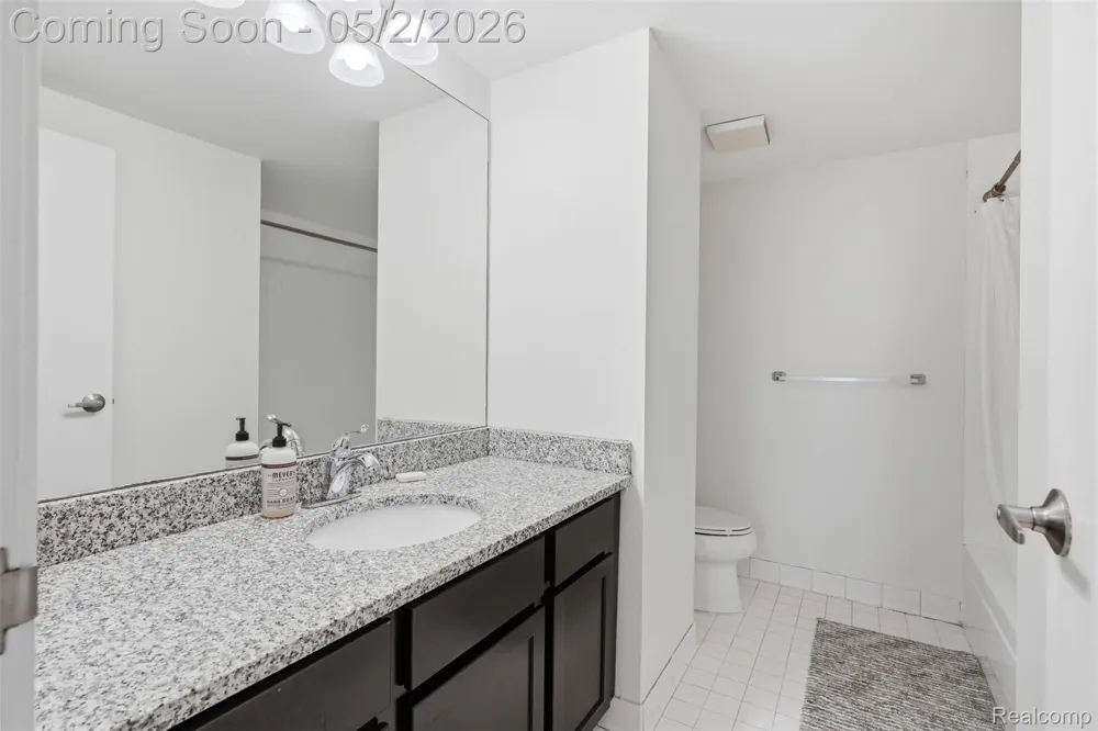 250 E Harbortown Drive #404 Detroit City, MI 48207