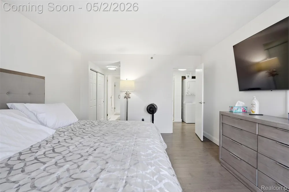 250 E Harbortown Drive #404 Detroit City, MI 48207