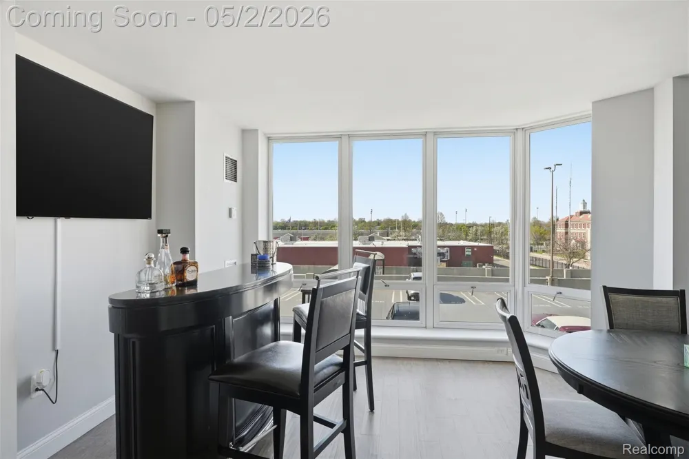 250 E Harbortown Drive #404 Detroit City, MI 48207