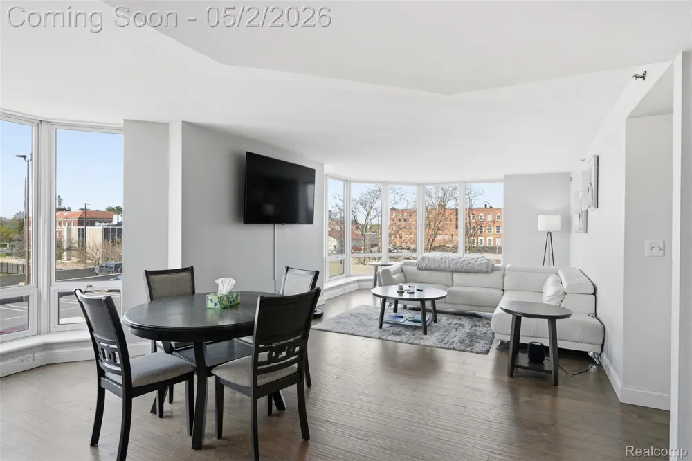 250 E Harbortown Drive #404 Detroit City, MI 48207