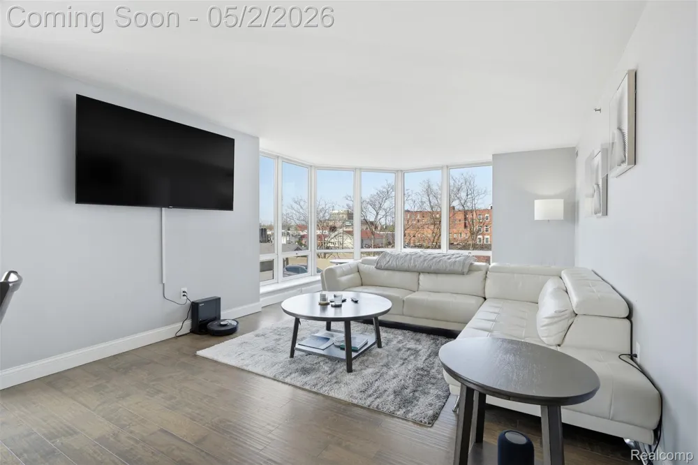 250 E Harbortown Drive #404 Detroit City, MI 48207