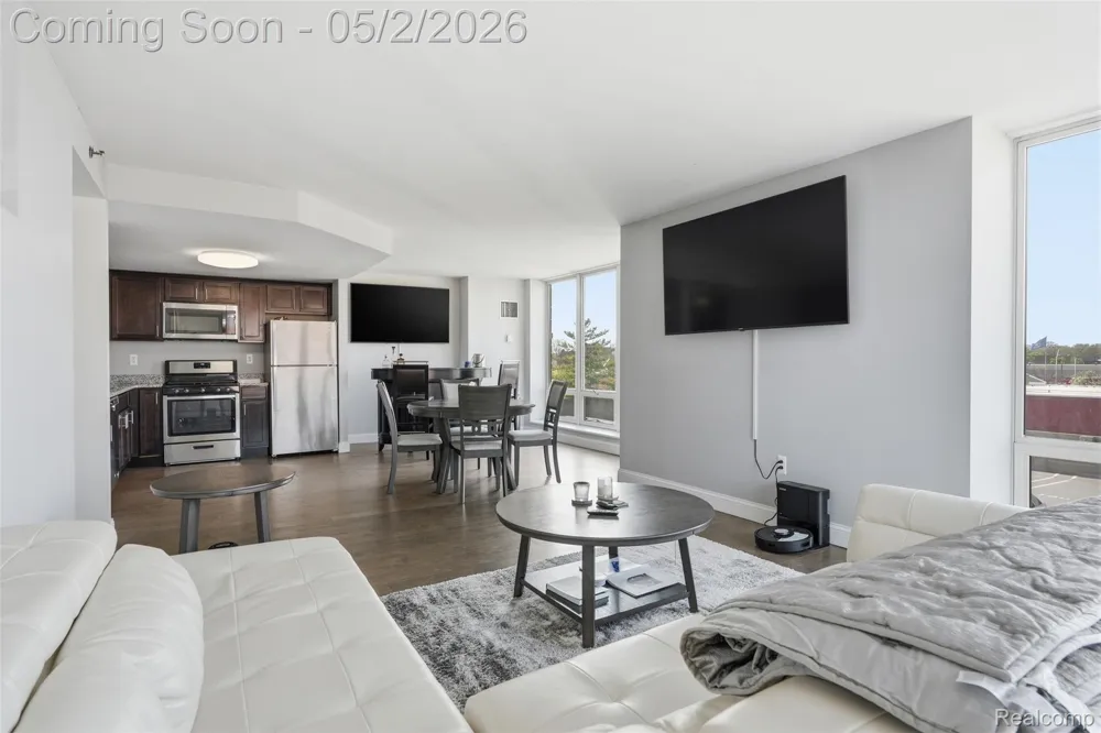 250 E Harbortown Drive #404 Detroit City, MI 48207