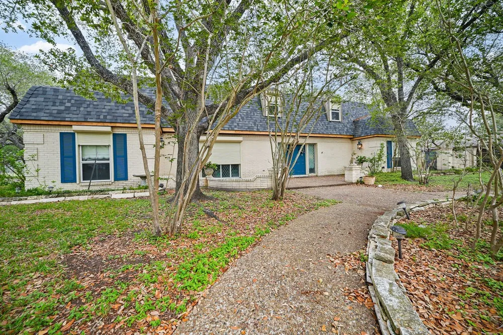 638 Retama Avenue Taft, TX 78390