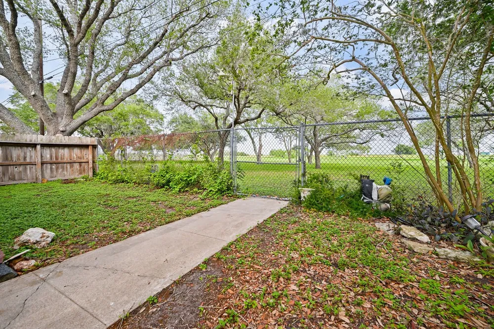 638 Retama Avenue Taft, TX 78390