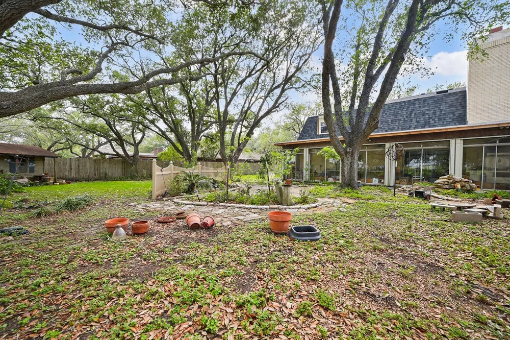 638 Retama Avenue Taft, TX 78390