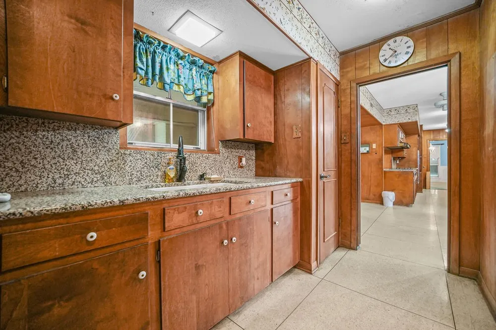 638 Retama Avenue Taft, TX 78390